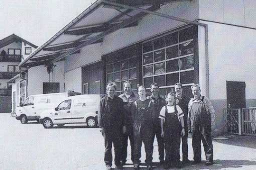 Leipperts vor der Halle in Engstingen